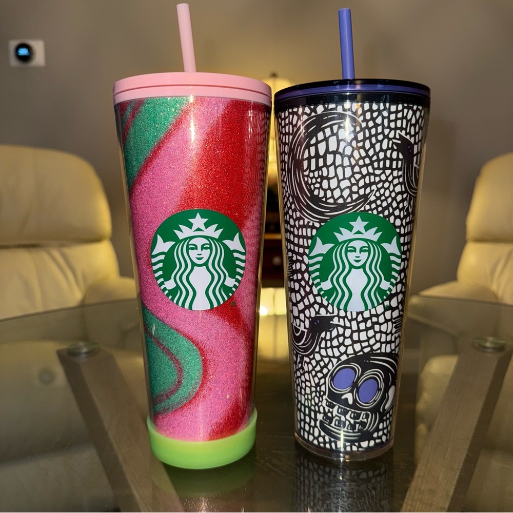 Starbucks / Set of 2 Holiday Tumblers / Excellent Condition